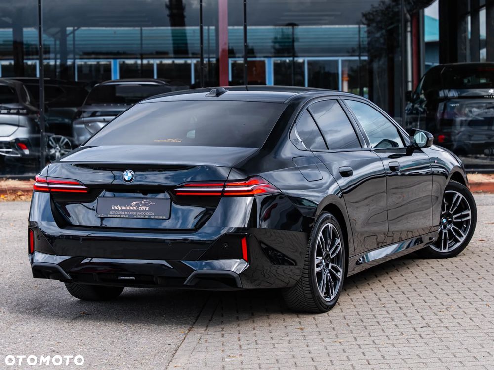 BMW Seria 5 2024 photo 2