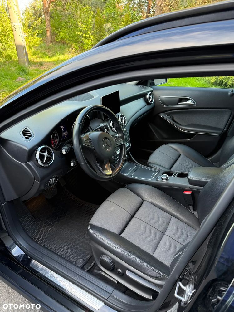 Mercedes-Benz GLA 200 7G-DCT - 9