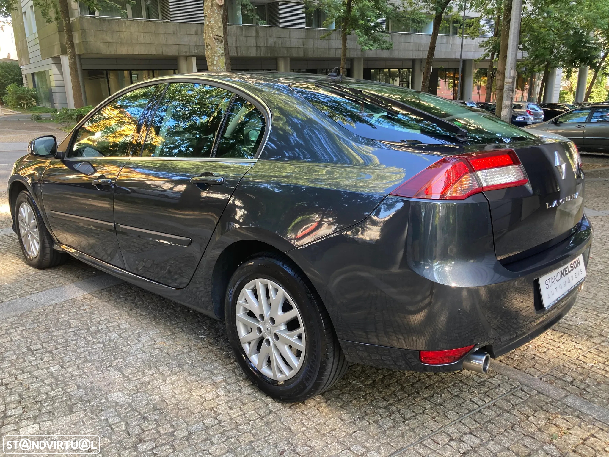 Renault Laguna 2.0 dCi Dynamique S 118g - 2