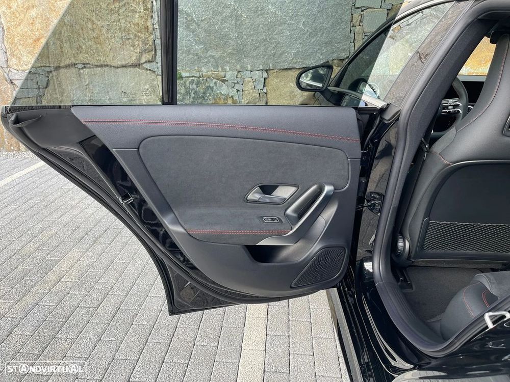 Mercedes-Benz CLA 250 e - 15