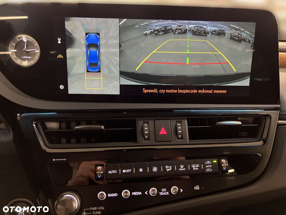 Lexus ES 300h Prestige - 27