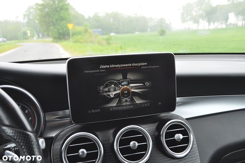 Mercedes-Benz GLC - 32