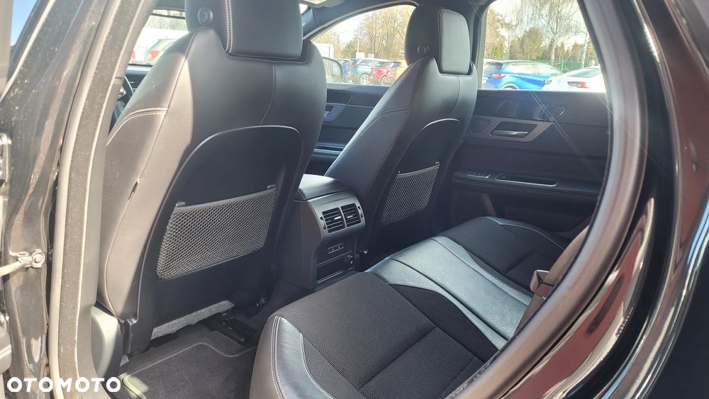 Jaguar XF 20d Portfolio - 14