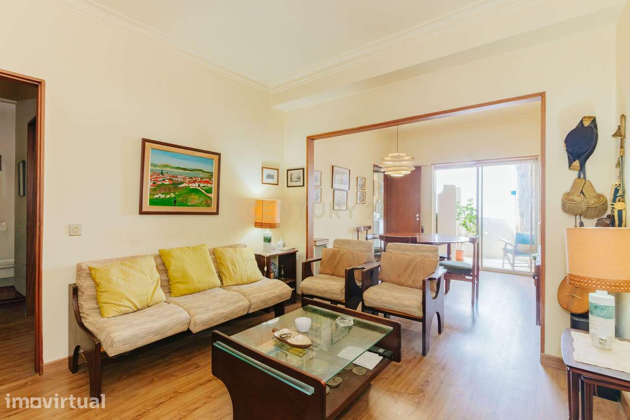 Apartamento T3 em Almada, Parcialmente remodelado, Vista Rio. - Grande imagem: 2/27
