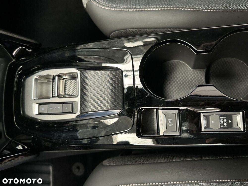 Peugeot 208 - 11