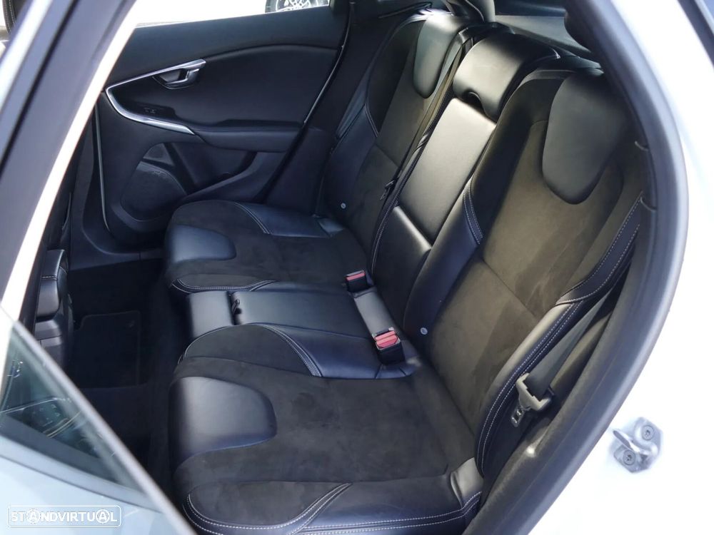 Volvo V40 2.0 D2 R-Design - 26