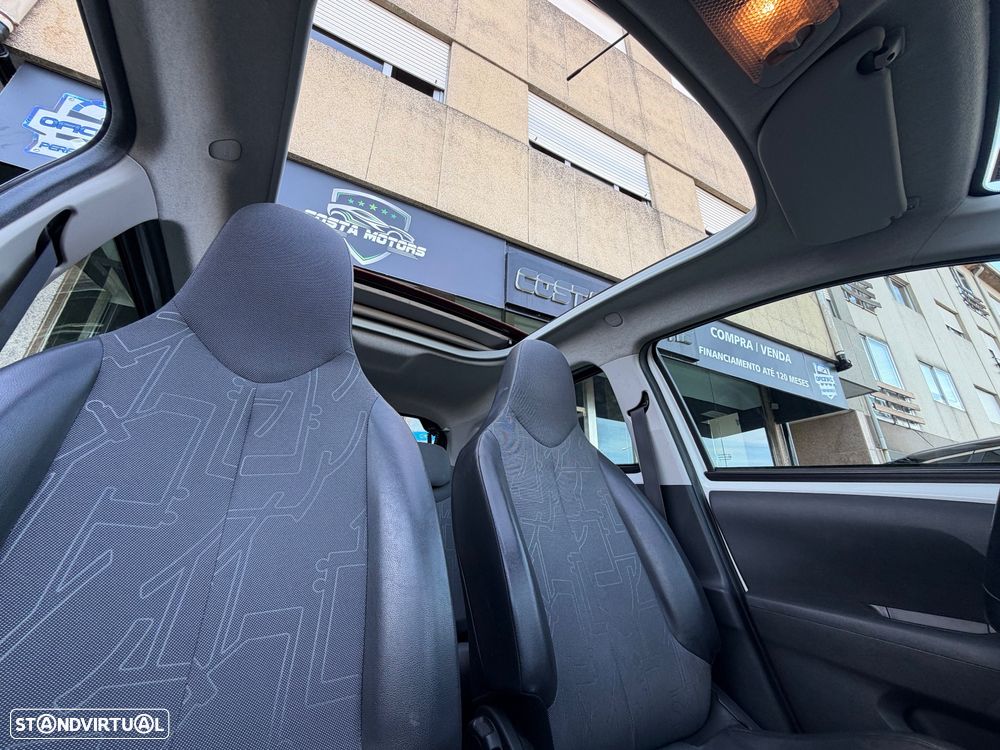 Toyota Aygo x-wave - 14