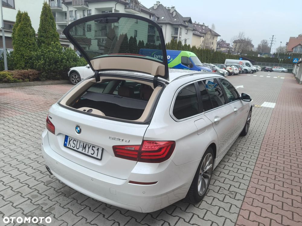 BMW Seria 5 520d xDrive - 14