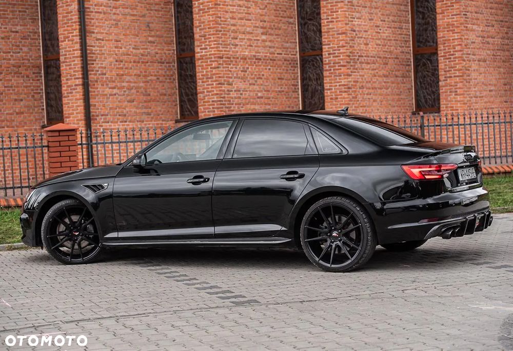 Audi A4 Limousine - 3