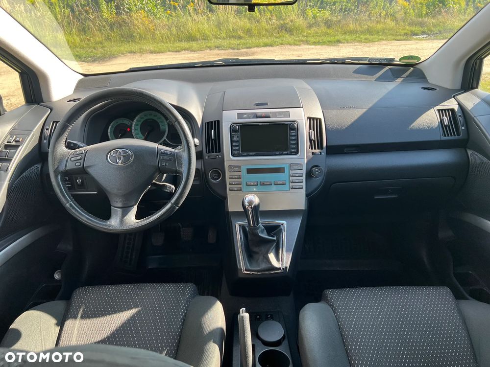 Toyota Corolla Verso 2.2 D-4D - 12