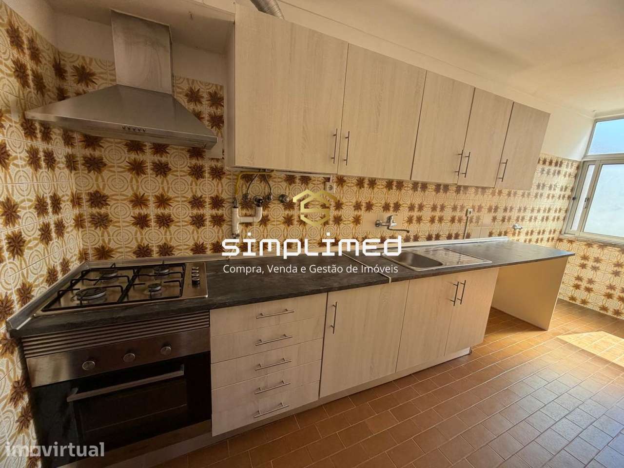 Apartamento com áreas generosas e excelente potencial, em Benavente - Grande imagem: 2/19