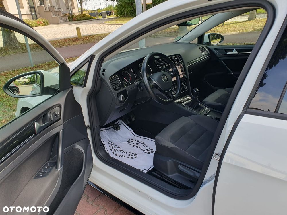 Volkswagen Golf 1.5 TSI OPF R-Line - 10
