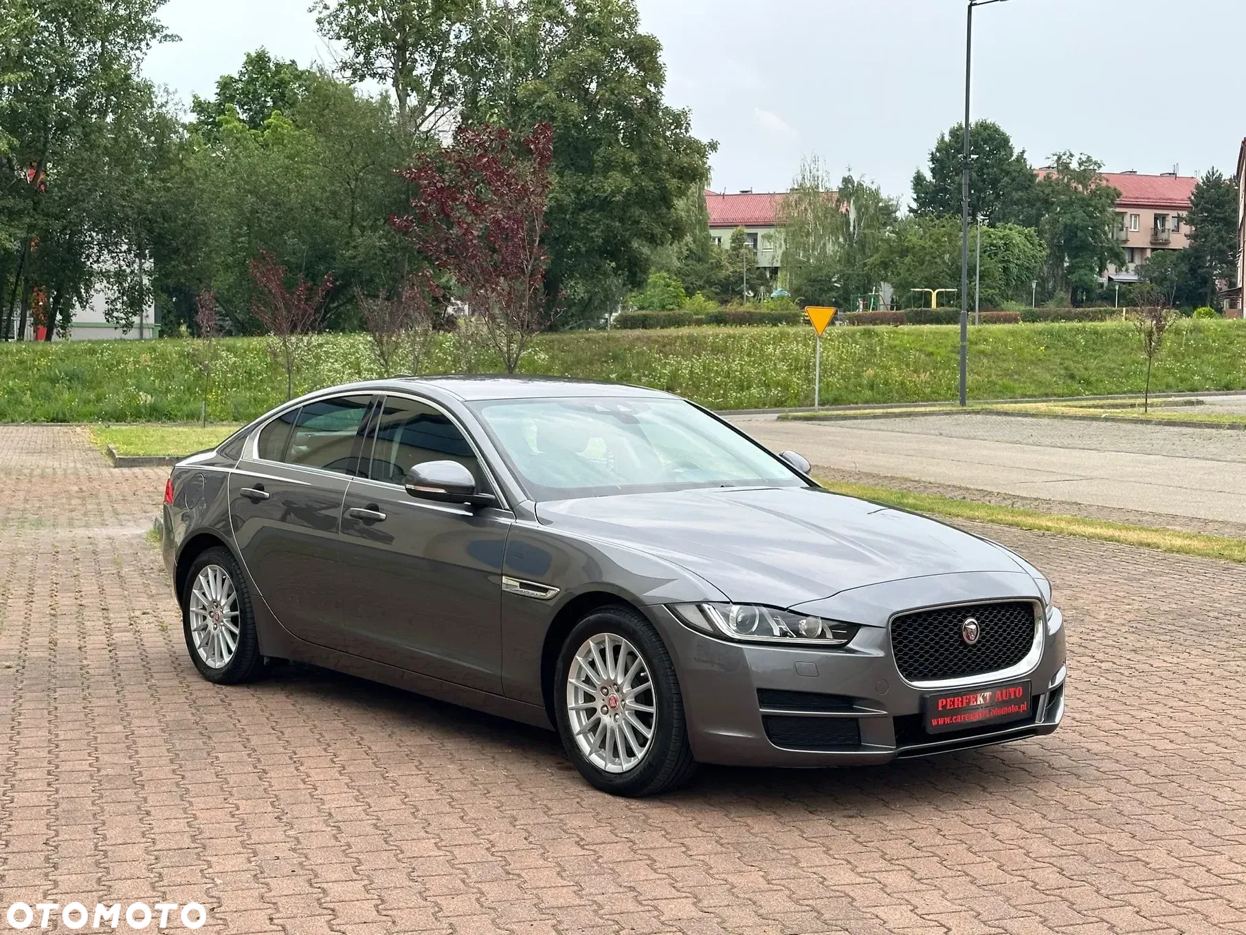 Jaguar XE - 18