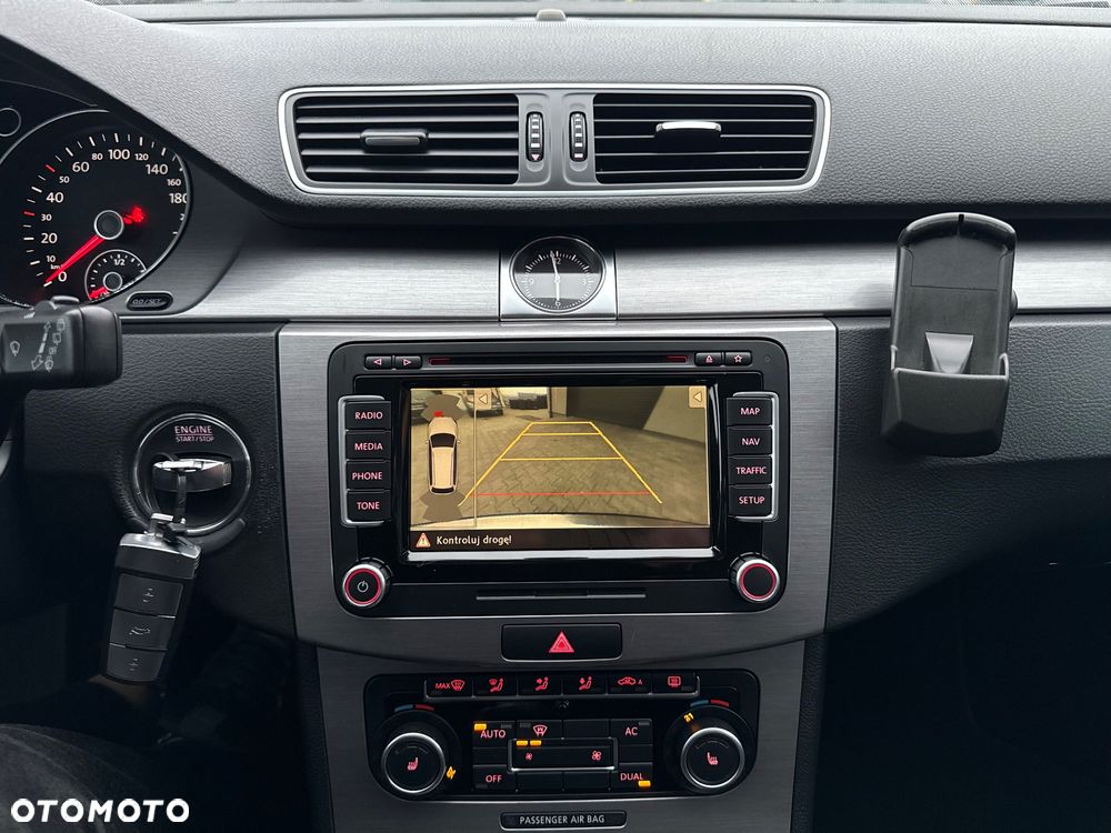 Volkswagen Passat 2.0 TDI BlueMotion Technology Exclusive - 24