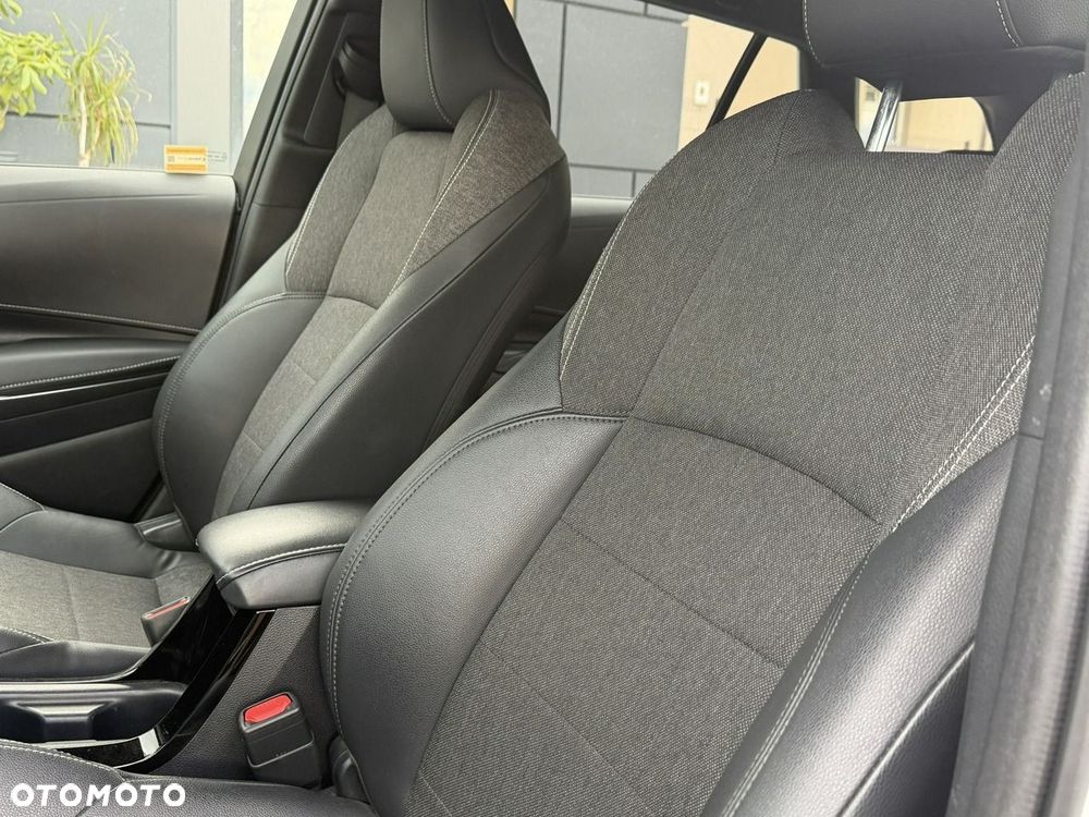 Toyota Corolla 1.8 Hybrid Executive - 13