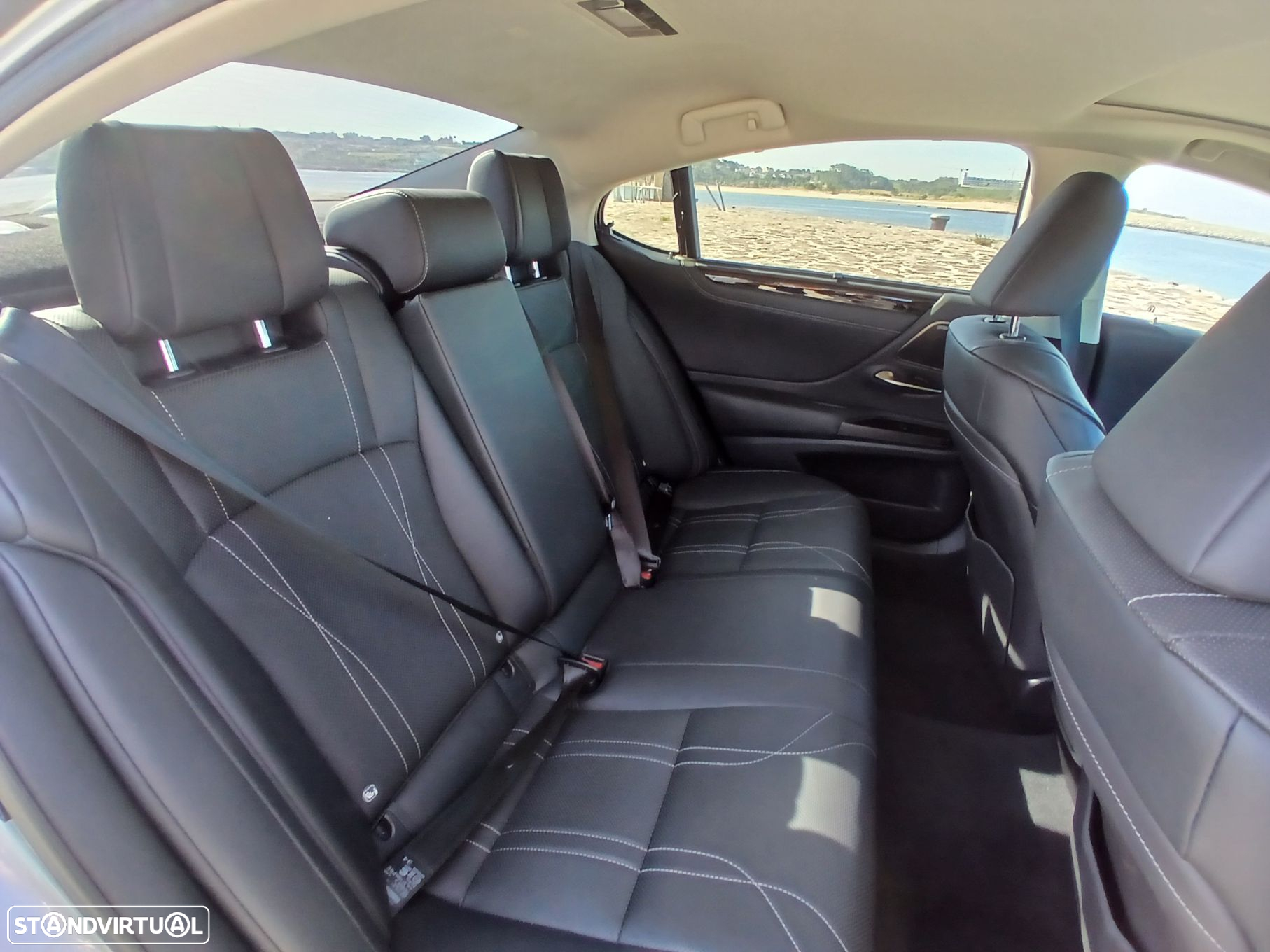 Lexus ES 300h - 11