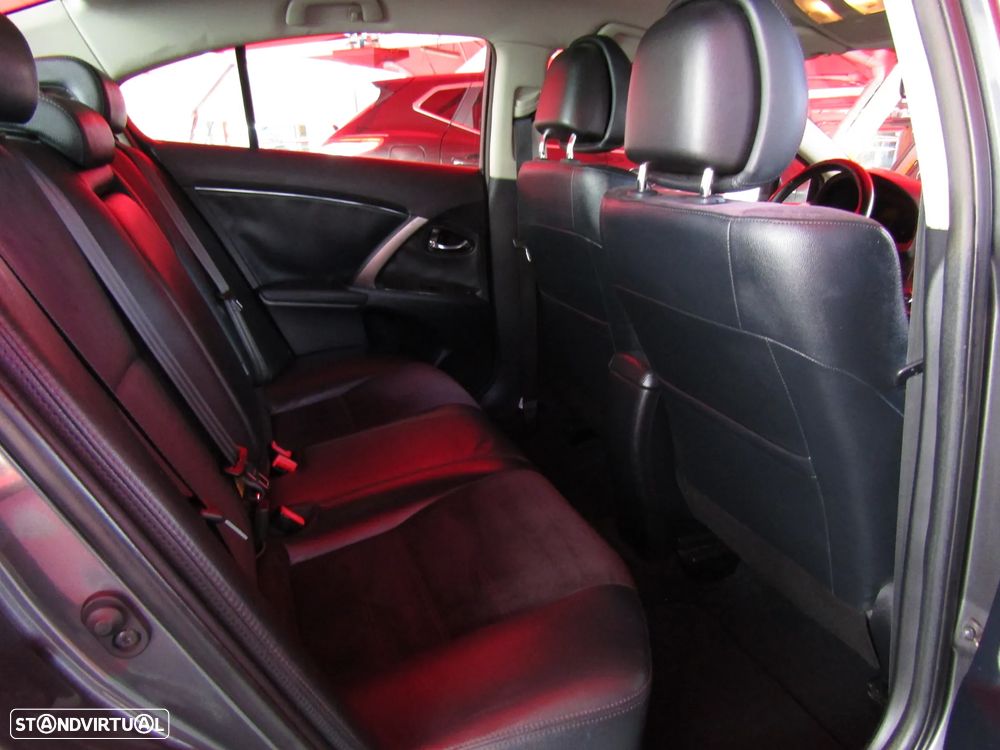 Toyota Avensis SD 2.0 D-4D Exclusive +GPS - 13