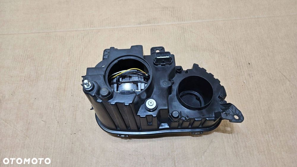 lampa przód przednia prawa dodge challenger zamiennik - 11