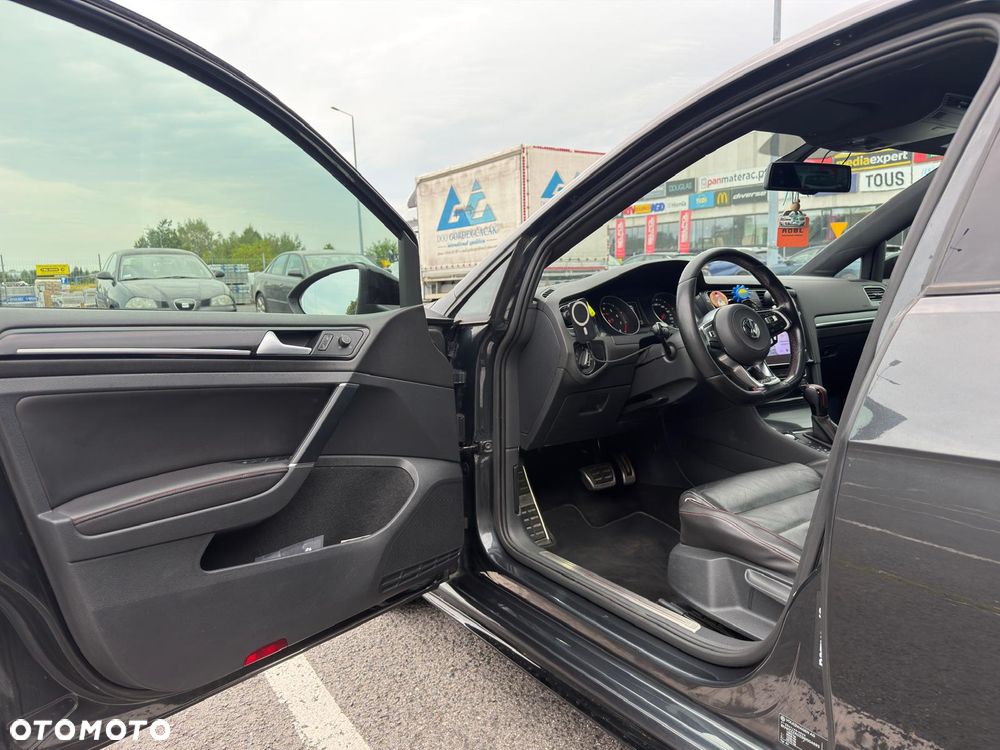 Volkswagen Golf - 29