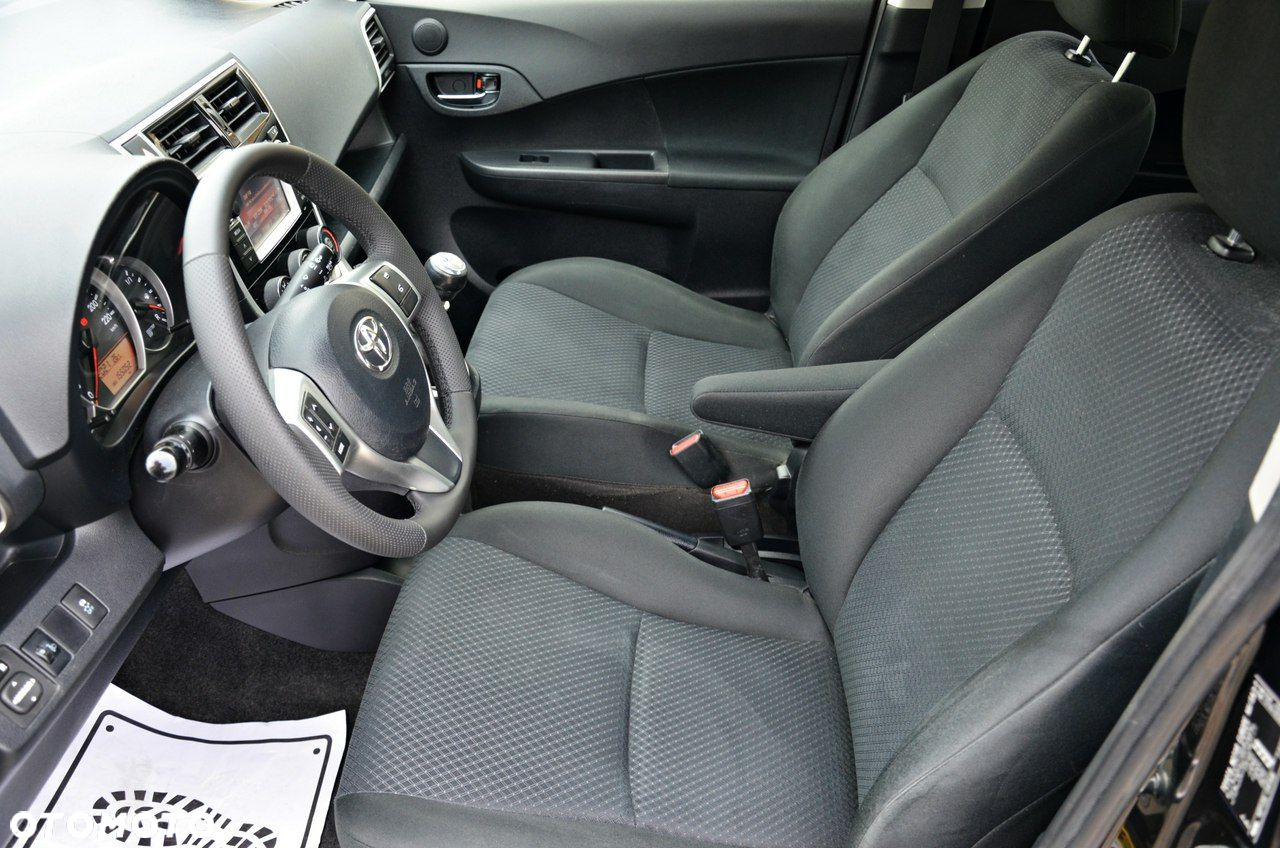 Toyota Verso S 1.33 Premium - 29