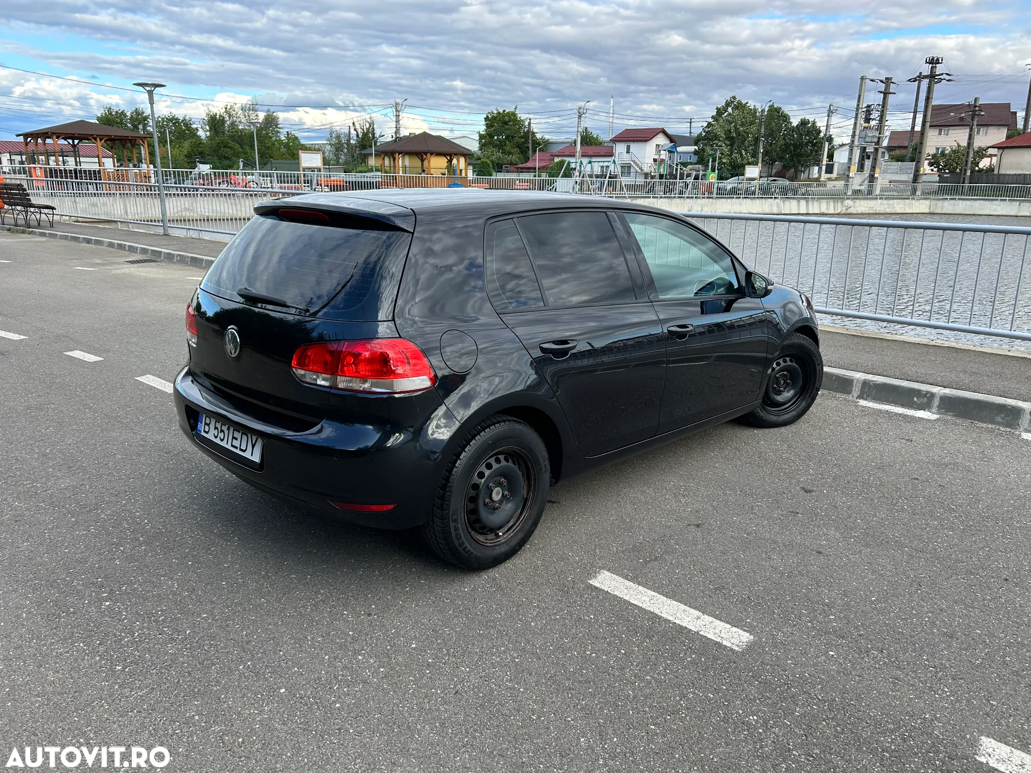 Volkswagen Golf 1.6 TDI DPF Comfortline - 4