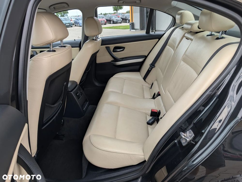 BMW Seria 3 318d Sport Line - 37