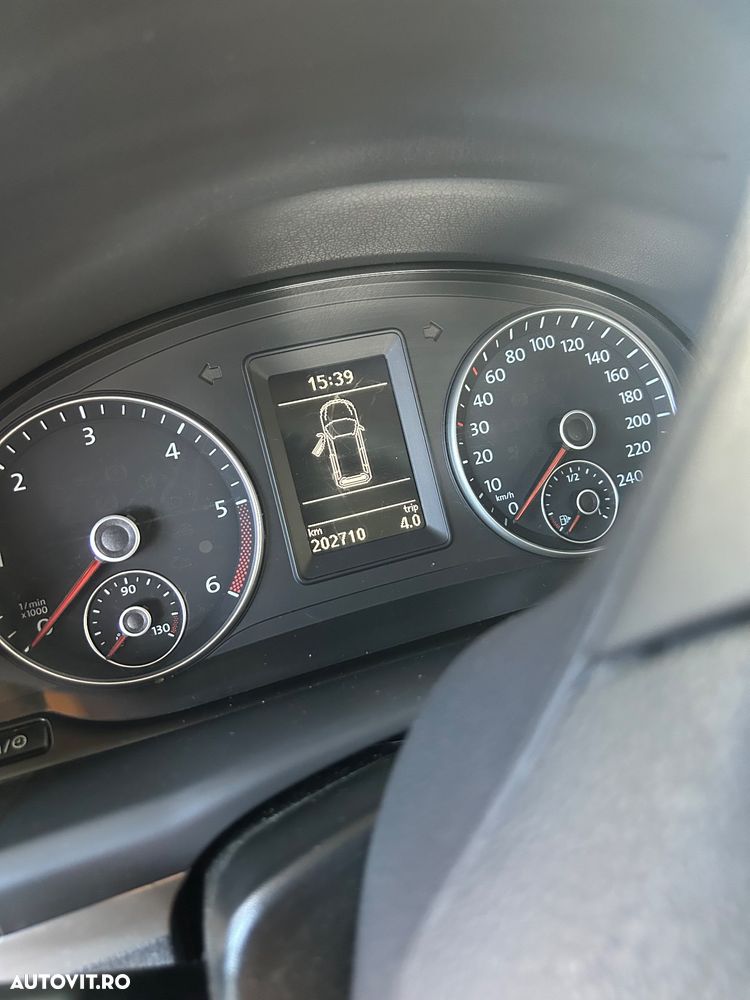Volkswagen Touran - 10