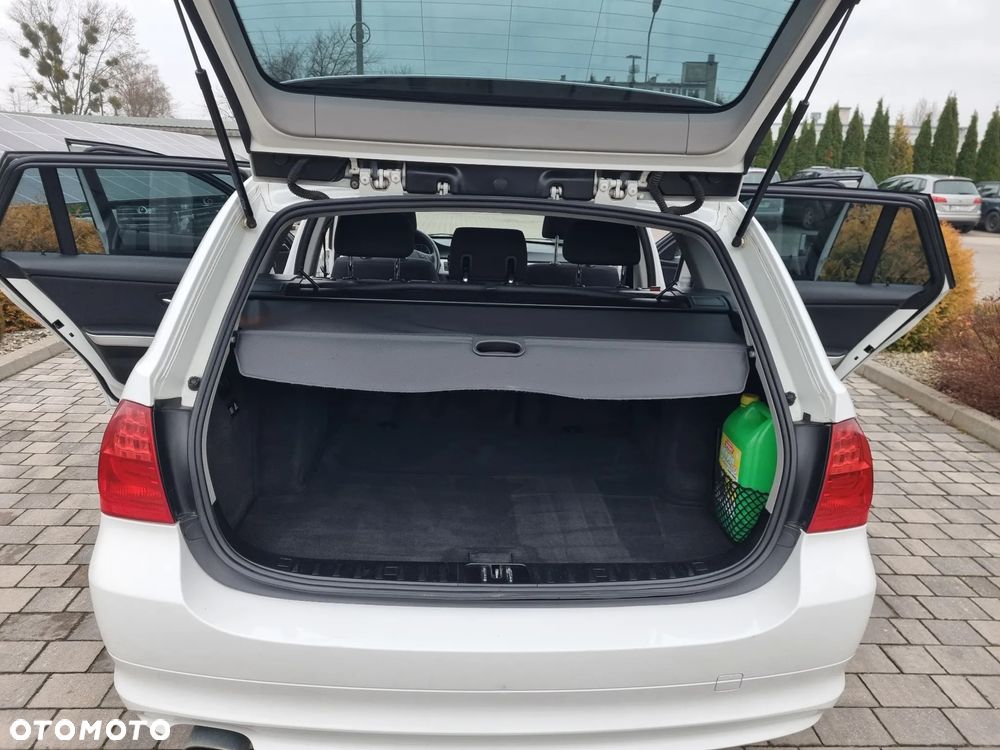 BMW Seria 3 320d xDrive - 11