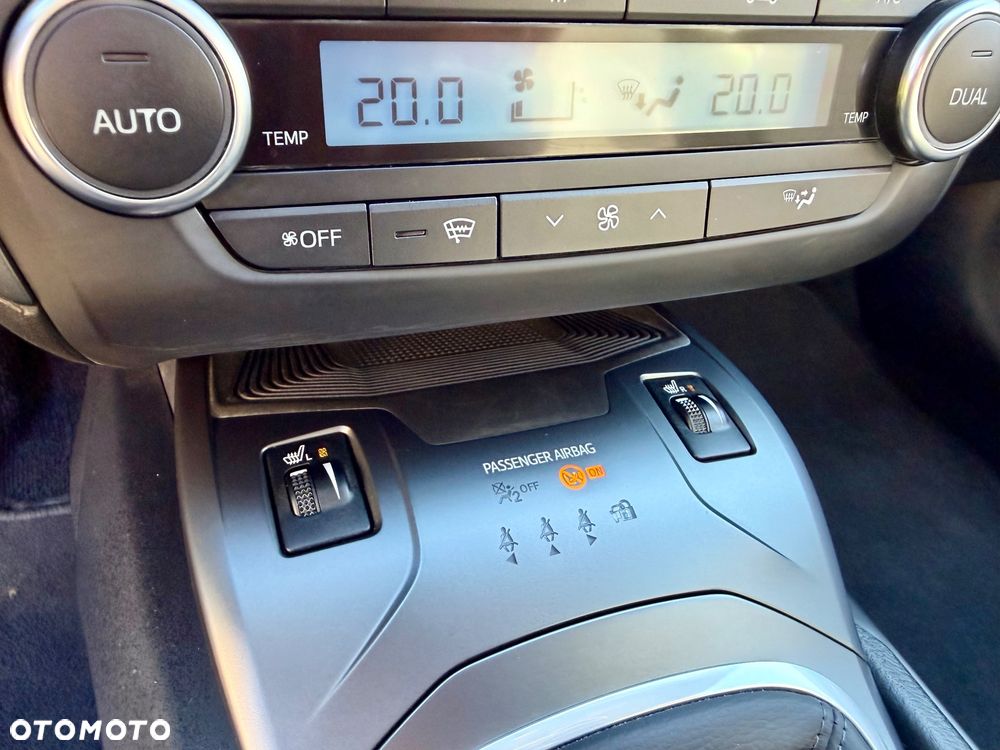 Toyota Avensis 1.8 Sol plus NAVI - 18