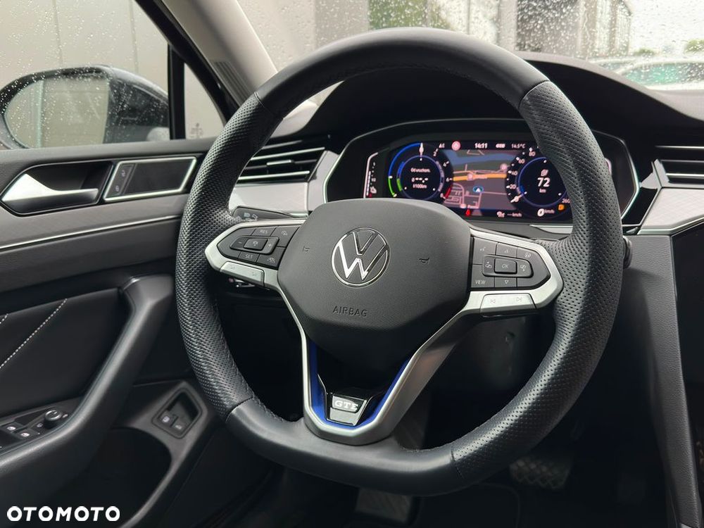 Volkswagen Passat - 13