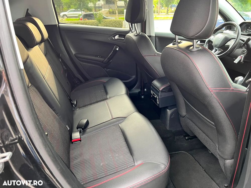 Peugeot 208 1.2 L PureTech Turbo STT Allure - 16