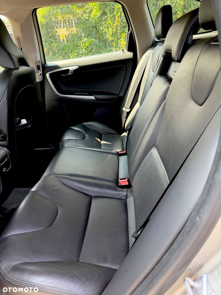 Volvo XC 60 D4 Geartronic Momentum - 17