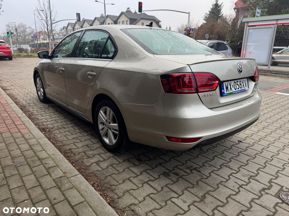 Volkswagen Jetta - 6