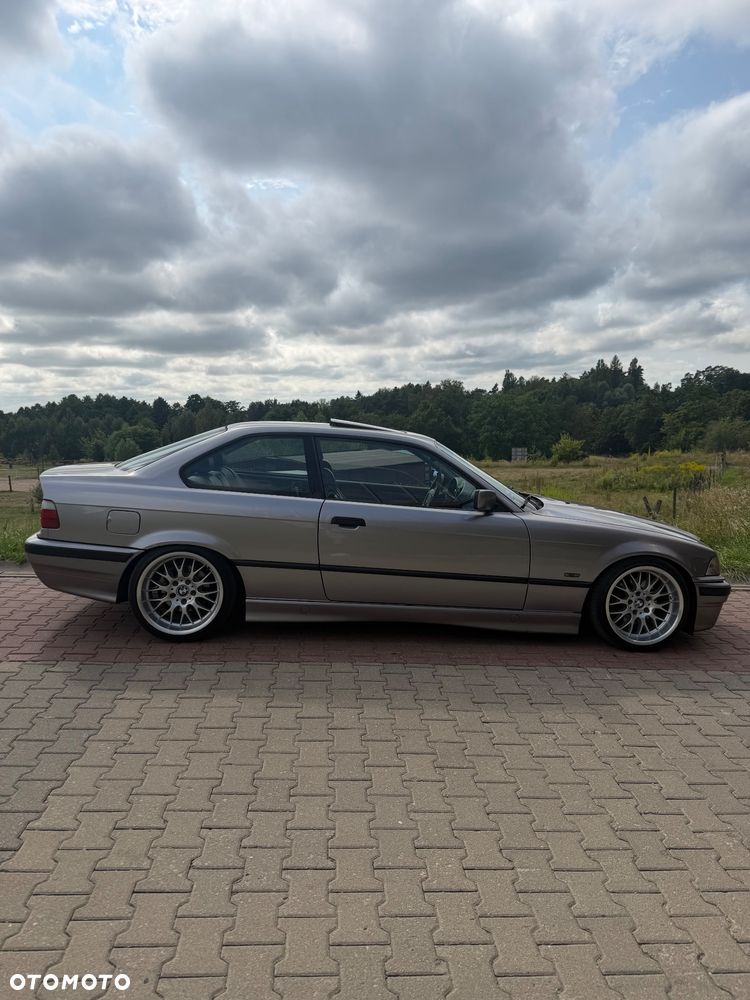 BMW Seria 3 323i - 13