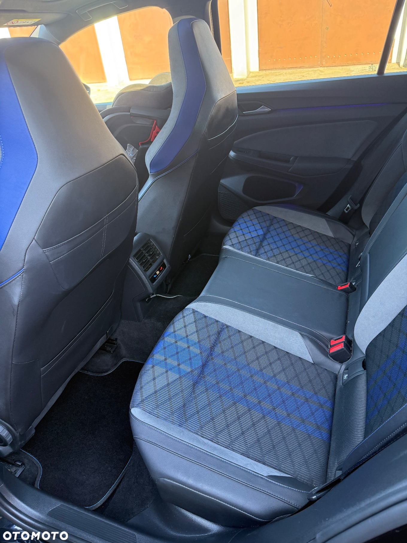 Volkswagen Golf VIII 2.0 TSI 4Motion R DSG - 12