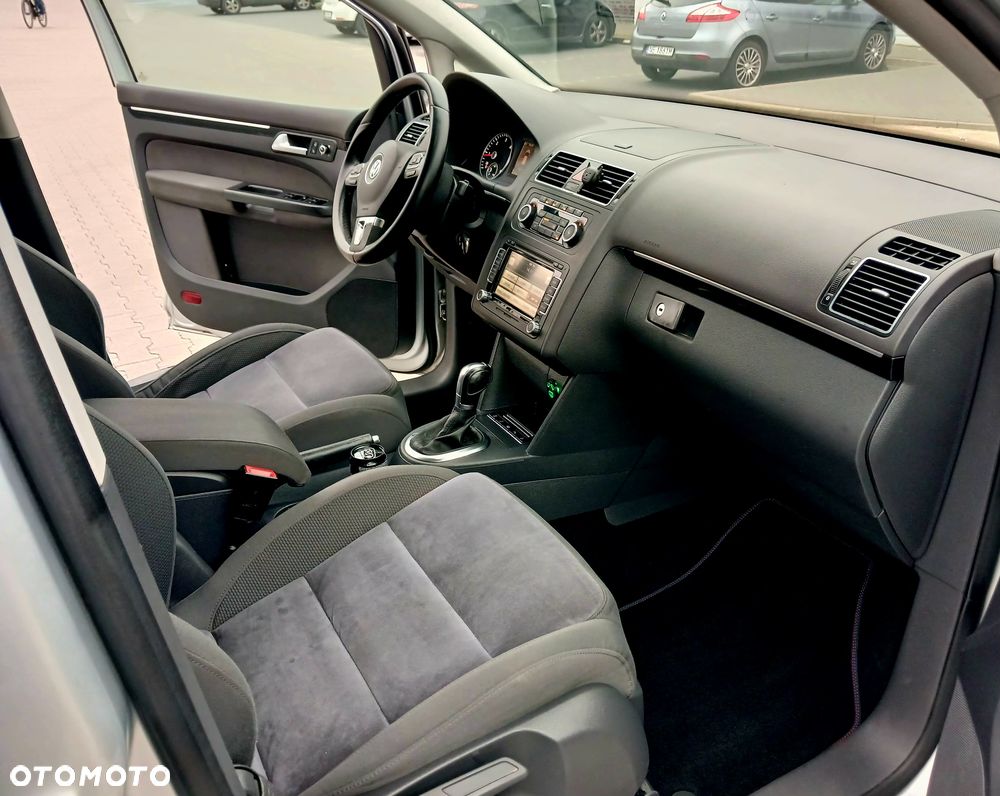 Volkswagen Touran - 19