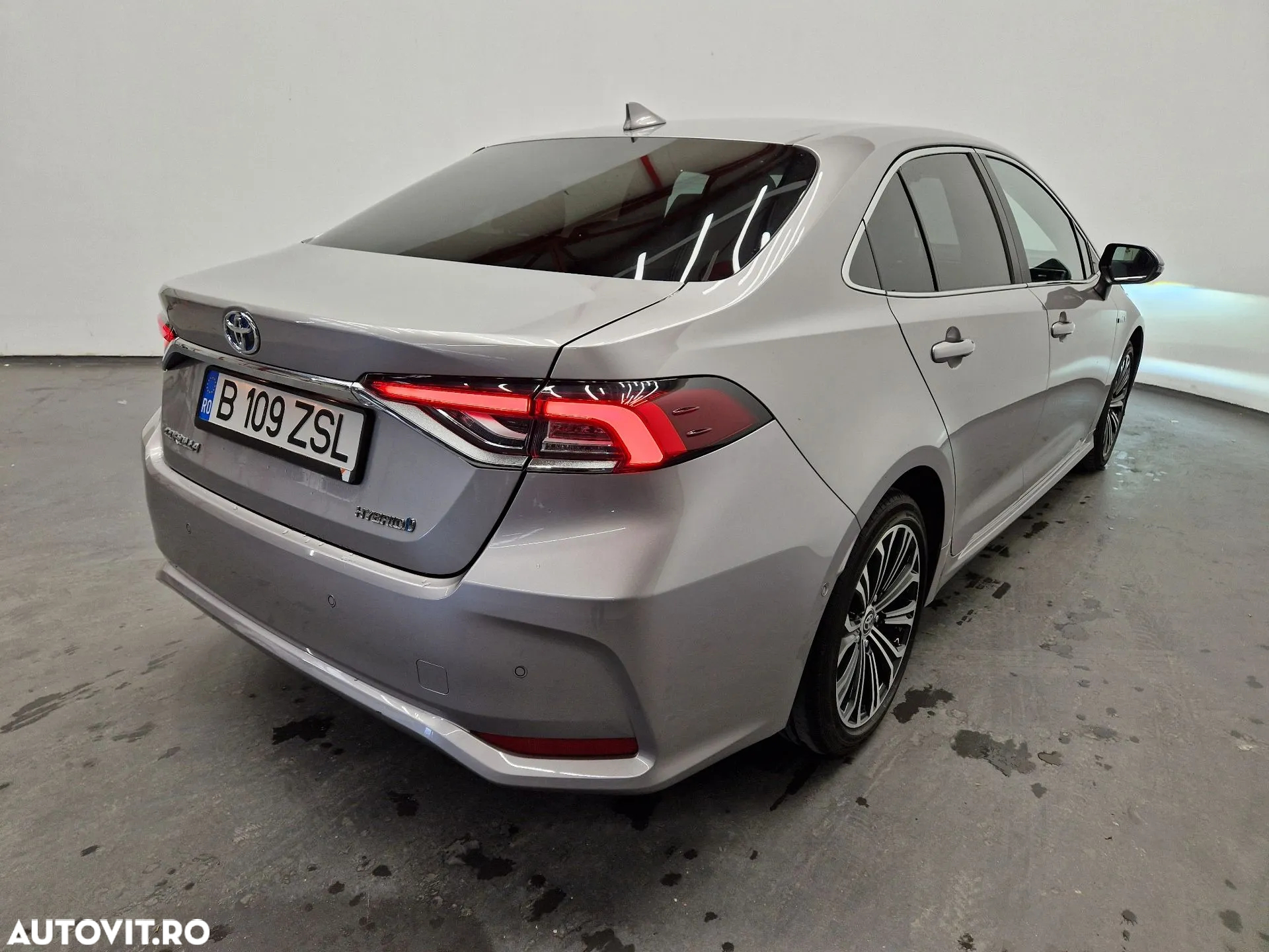 Toyota Corolla 1.8 HSD Exclusive interior Negru - 4