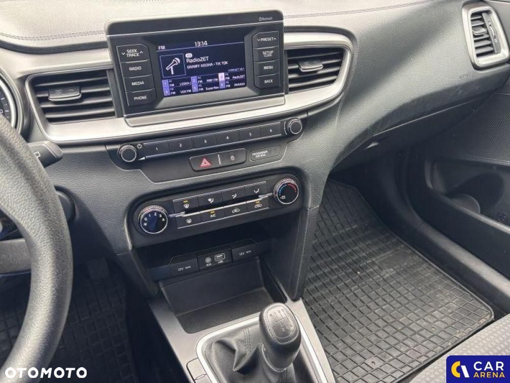 Kia Ceed - 16