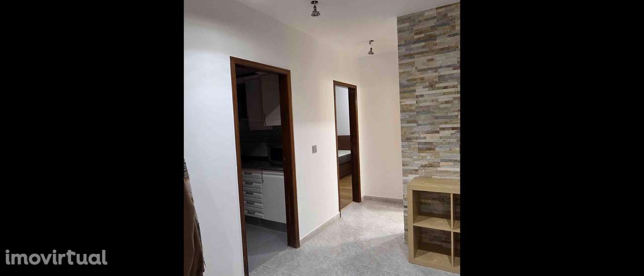 T1 Mobilado e Remodelado com Lugar de Estacionamento | Linda-a-Velha - Grande imagem: 3/12