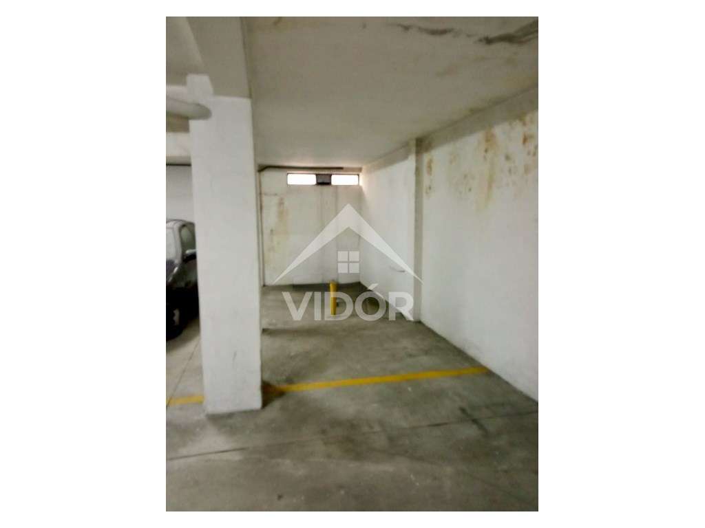 Garagem na Rua Bernardim Ribeiro Nº 156 - Circunvalação - Grande imagem: 3/3