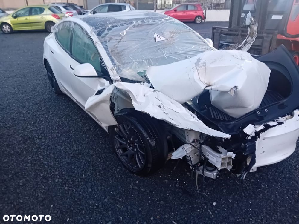 Tesla Model 3 - 2