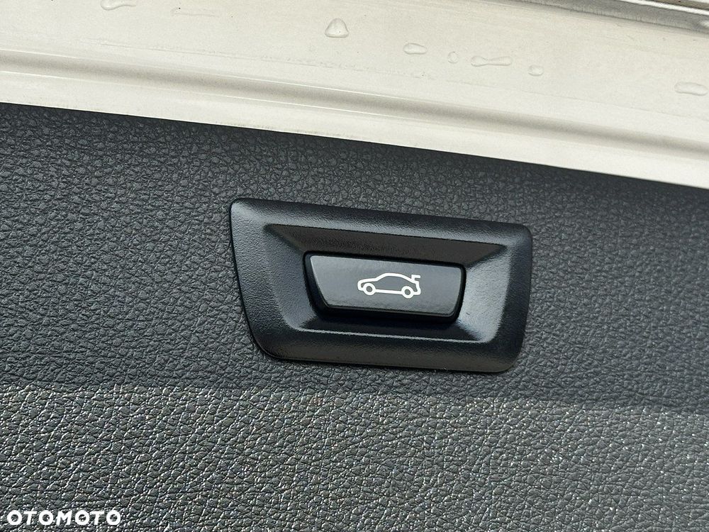 BMW Seria 3 320d DPF Touring - 34