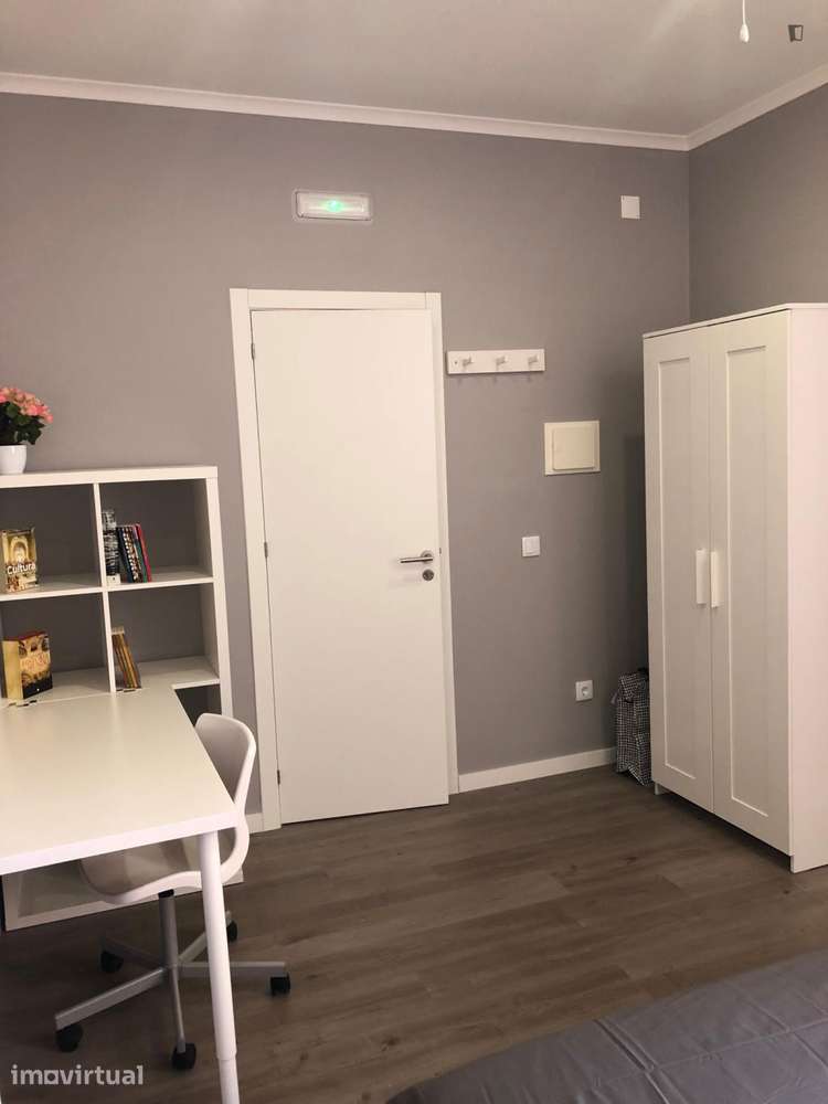 Quarto - localizado em São Sebastião Lisbon - Grande imagem: 3/13