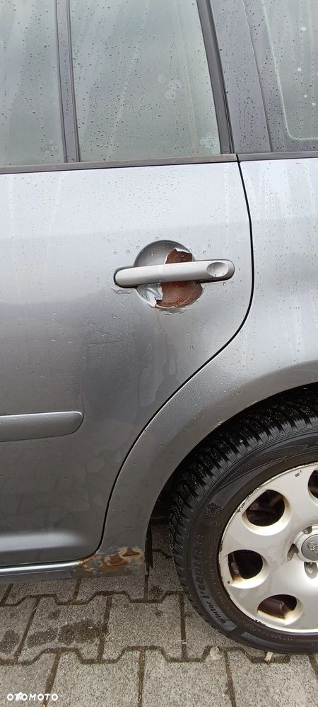 Volkswagen Touran - 24