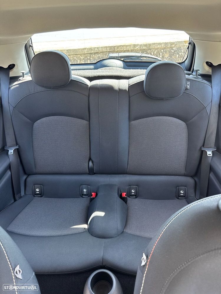 MINI 3 Portas One - 17