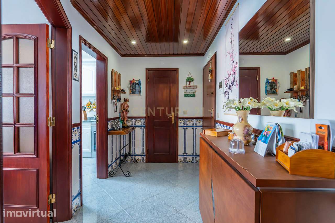 Apartamento T2 com Excelente Exposição Solar, Áreas Amplas e 2 Casas d - Grande imagem: 2/24