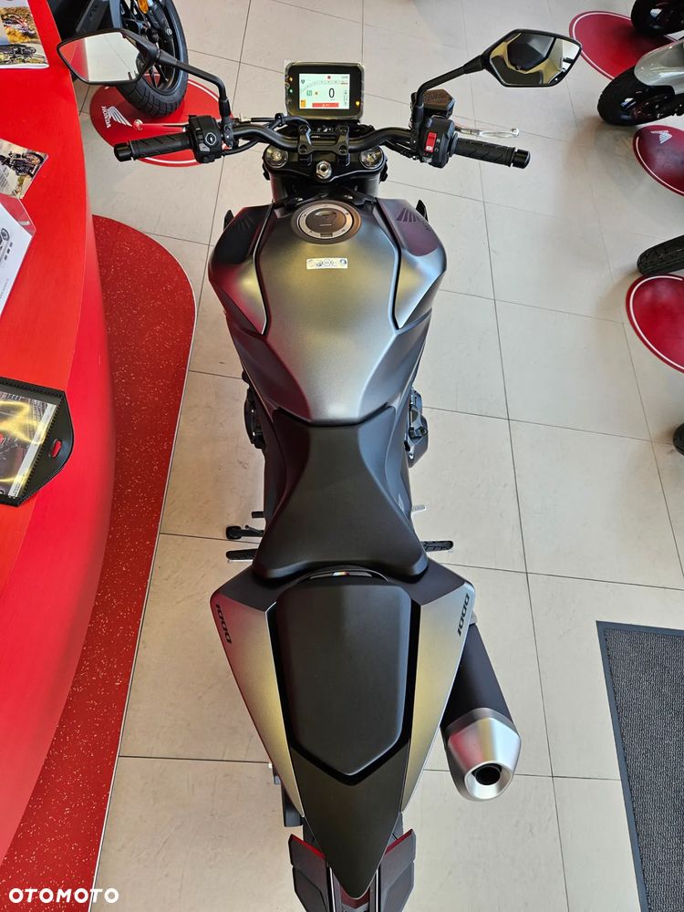 Honda Hornet - 24