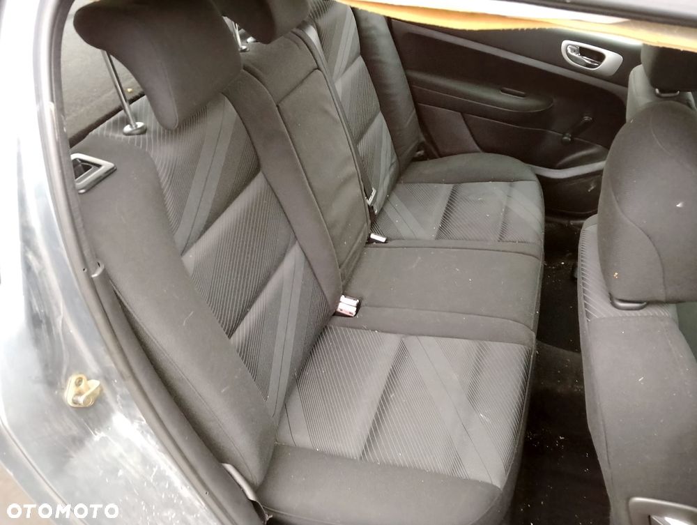 Peugeot 307 (05-09r.) 1.6 HDI 89KM. Silnik DV6TED4B Skrzynia 20DM75 lakier EZW/EZWD. Cały na części. GWARANCJA !!!  Przód Tył Zestaw Komplet Drzwi Klapa Zderzak Błotnik Maska Grill Atrapa Szyba Pas Lampa Lusterko Boczki Fotel Kanapa Kokpit Deska Rozdzielcza Przełącznik Włącznik Sterownik Przewody Wiązka Instalacja Moduł Komputer Czujnik Listwa Pompa Alternator Wtryski Głowica Rozrusznik Kompresor Sprzęgło Dwumas Silnik Skrzynia ABS Klimatyzacji Paliwa Wspomagania Kolektor Turbina Przepustnica Zawór Chłodnica Koło Hak Belka Sanki Zawieszenie Mcpherson Półoś Amortyzator Wydech Tłumik Zacisk Most - 9