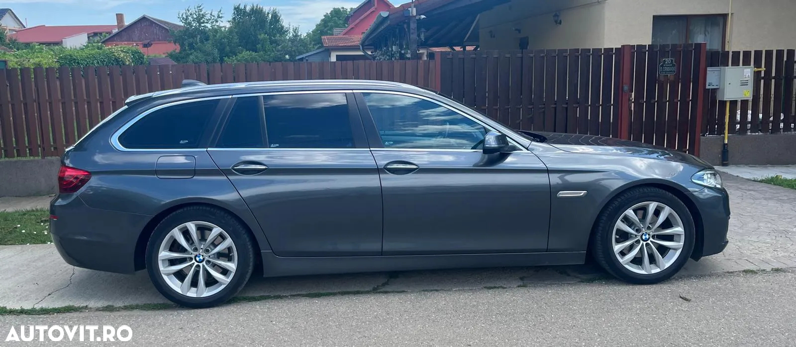 BMW Seria 5 520d xDrive Touring Aut. - 2