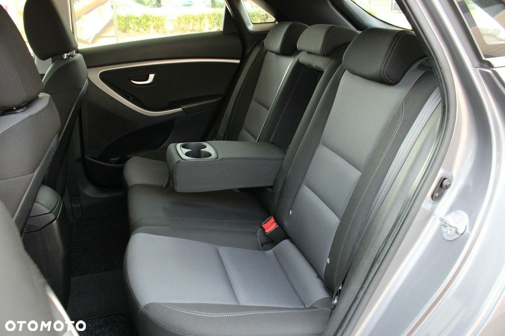 Hyundai i30 blue 1.4 Passion - 13